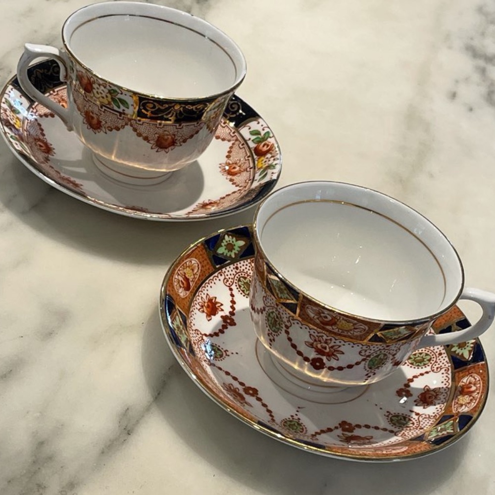 2 COLCLOUGH Bone China Tea Cups & Saucers Vintage